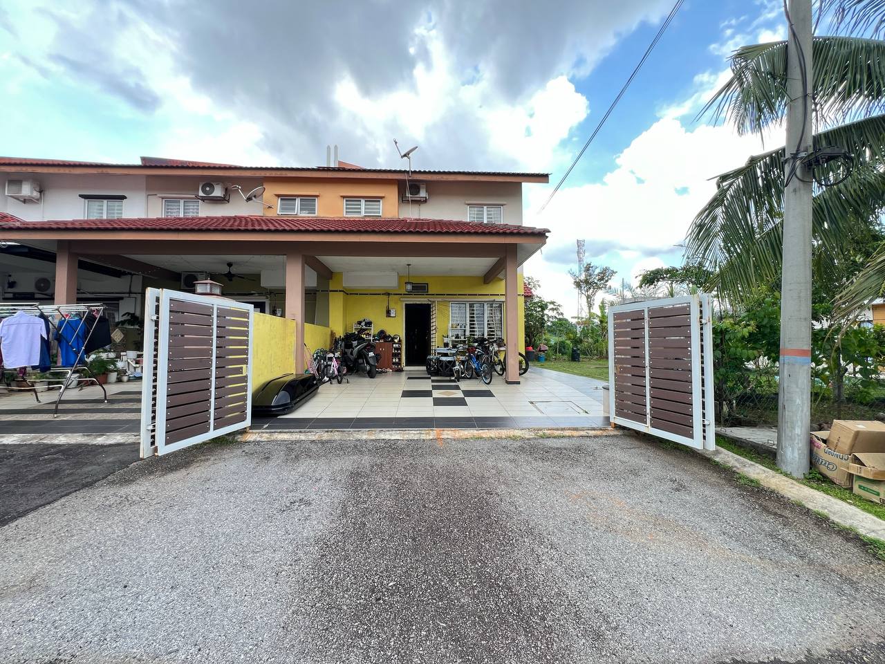 Rumah 2 tingkat Freehold, 6 bilik tidur & Gated Guarded. Hanya 15 minit ke KLIA & Nilai.