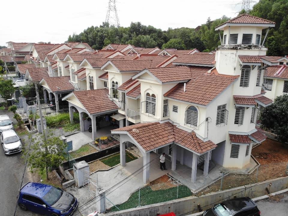 Rimas Rumah Sempit? End-Lot Salak Perdana Ada Tanah Extra!, Pelaburan Bijak Dekat KLIA – Rumah 2.5 Tingkat Murah Gila!, Selesa Sangat! Rumah 6 Bilik Salak Tinggi, Bawah Market Value!