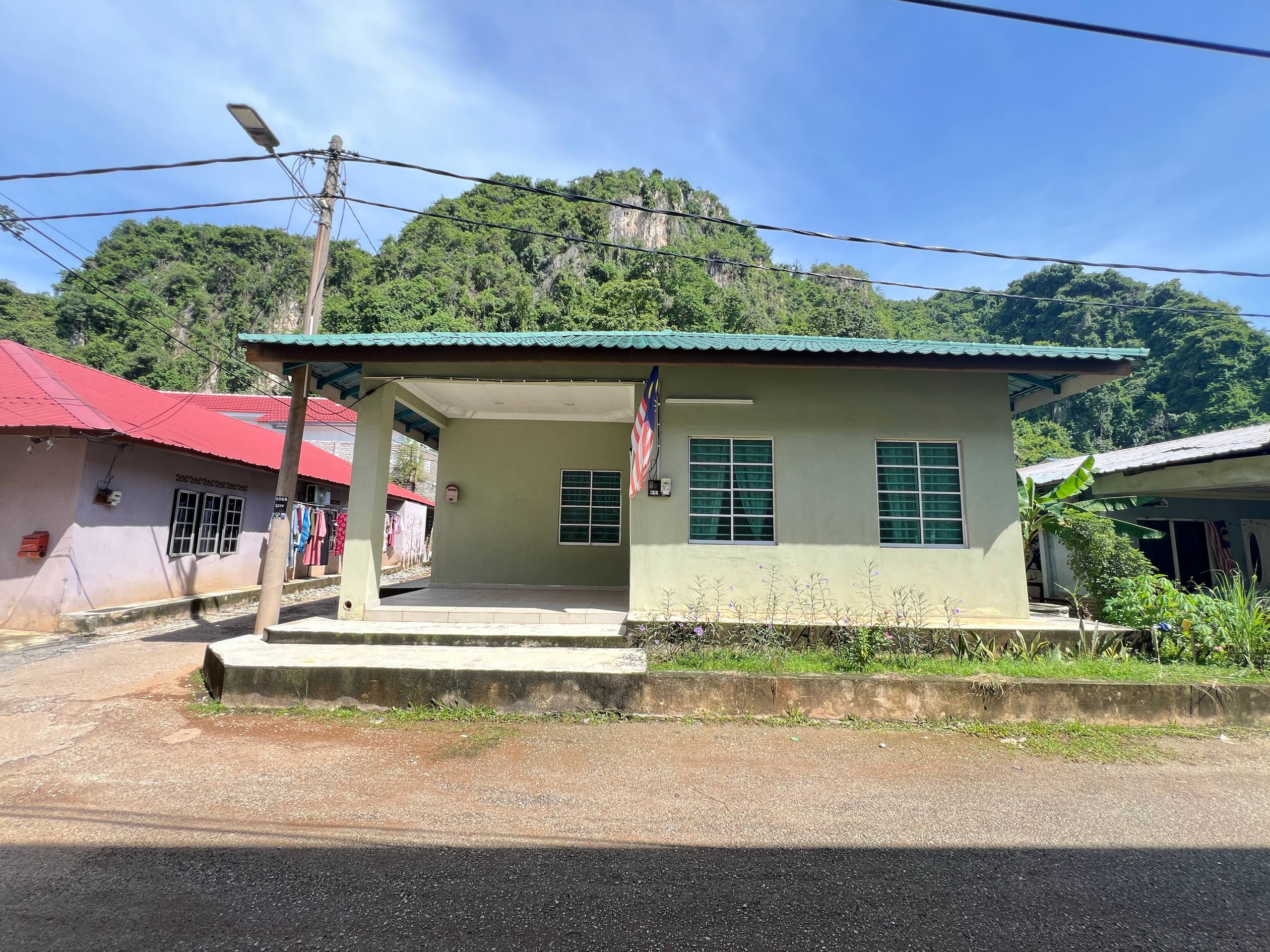 "Rasa Tenang Ada Rumah Besar! Bungalow Setingkat di Kampung Sri Gombak Indah Sedia Diduduki – Harga RM750k Boleh Nego Sampai Jadi!"